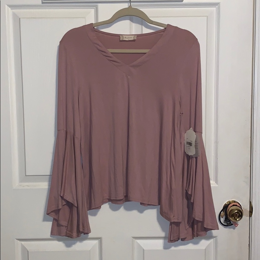 NWTAltar’d State Pale Mauve Bell-Sleeved Flowy Top
